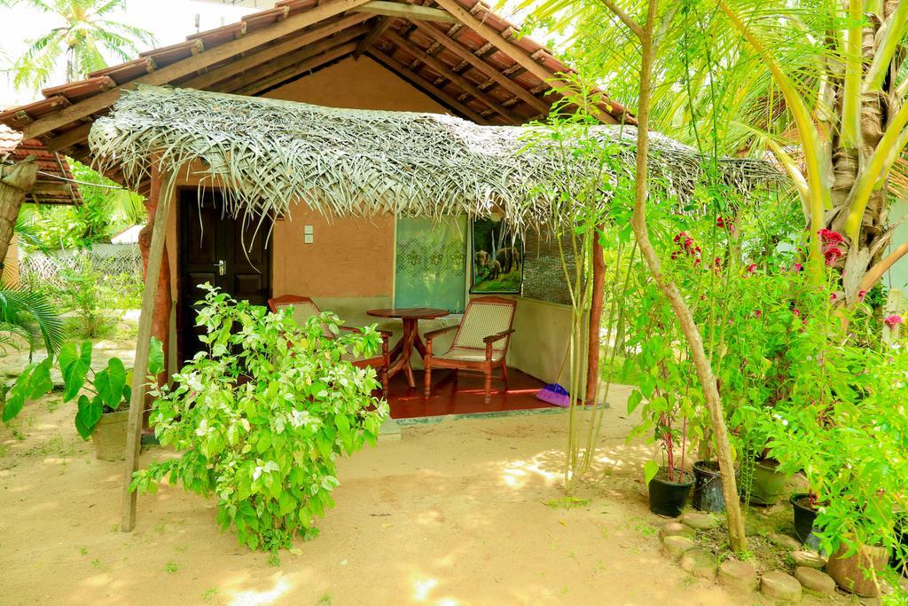 Natural Cabanas Kanattegoda Esterno foto